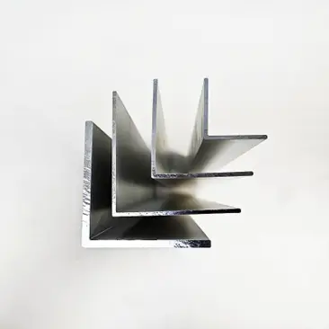 Detailed specifications of L-shaped aluminum extrusion profiles by Yoverd Aluminium, displaying precise dimensions, wall thickness, angles and technical parameters for structural and industrial applications